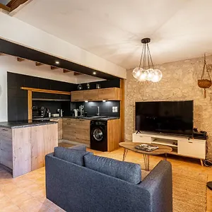 Superbe Appartement, Situe Au Coeur De La Ville. Appartement